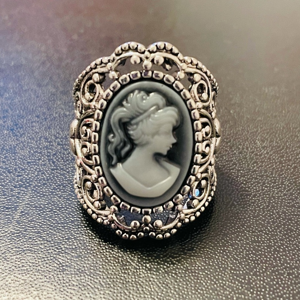 Size 6 Blue Cameo Ring NEW